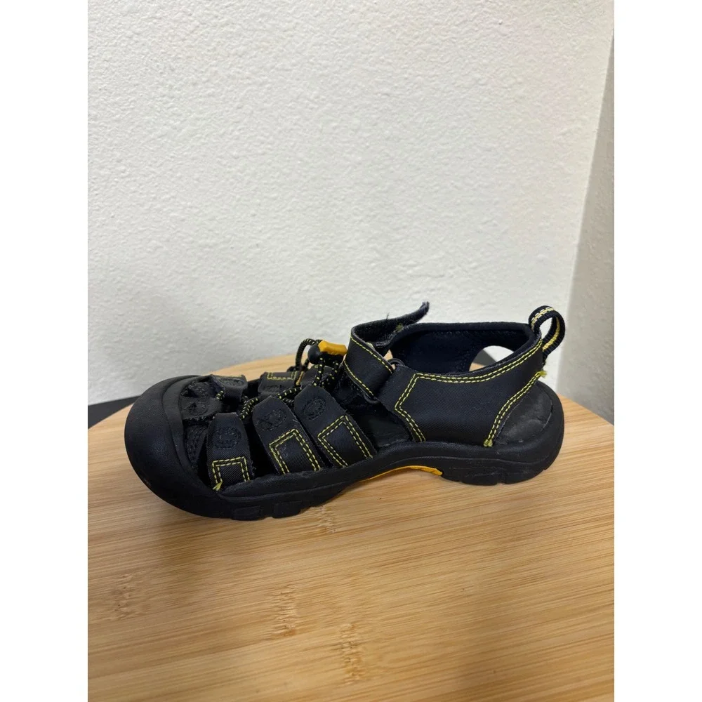 KEEN Sandals Kids 2 Newport H2 Black Yellow Waterproof Sport Hiking Shoes Play